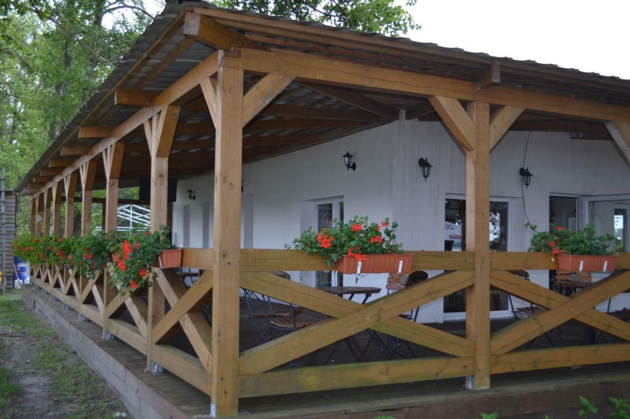 Camping Szczecinek Domy Wypoczynkowe Екстериор снимка